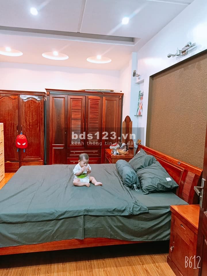 Chỉ nhỉnh 4 tỷ, nhà cực đẹp, chủ xinh lung linh, nhà hai mặt thoáng, gần phố, lh 0869697931