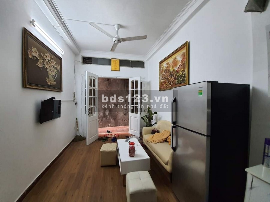 Nhà quận Ba Đình, dt 30m2, ô tô 50m, giá 2.7 tỷ, đầy đủ công năng
