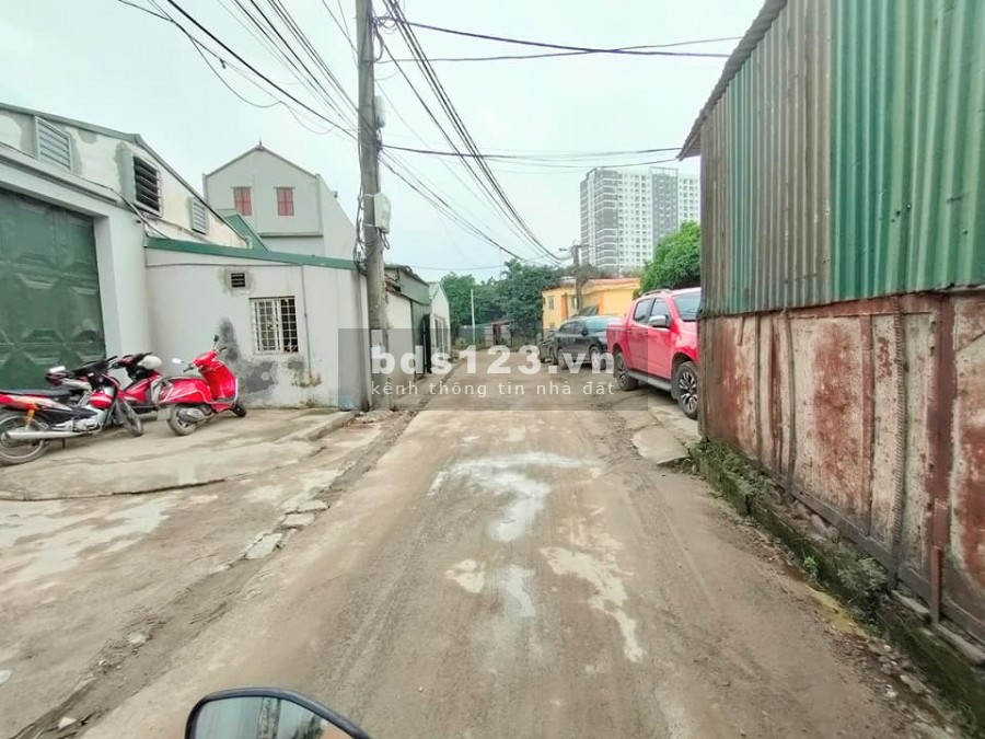 Bán Đất Gia Thượng - Long Biên, 60m2, 2,4 tỷ- Đất vàng khu vực đang phát triển