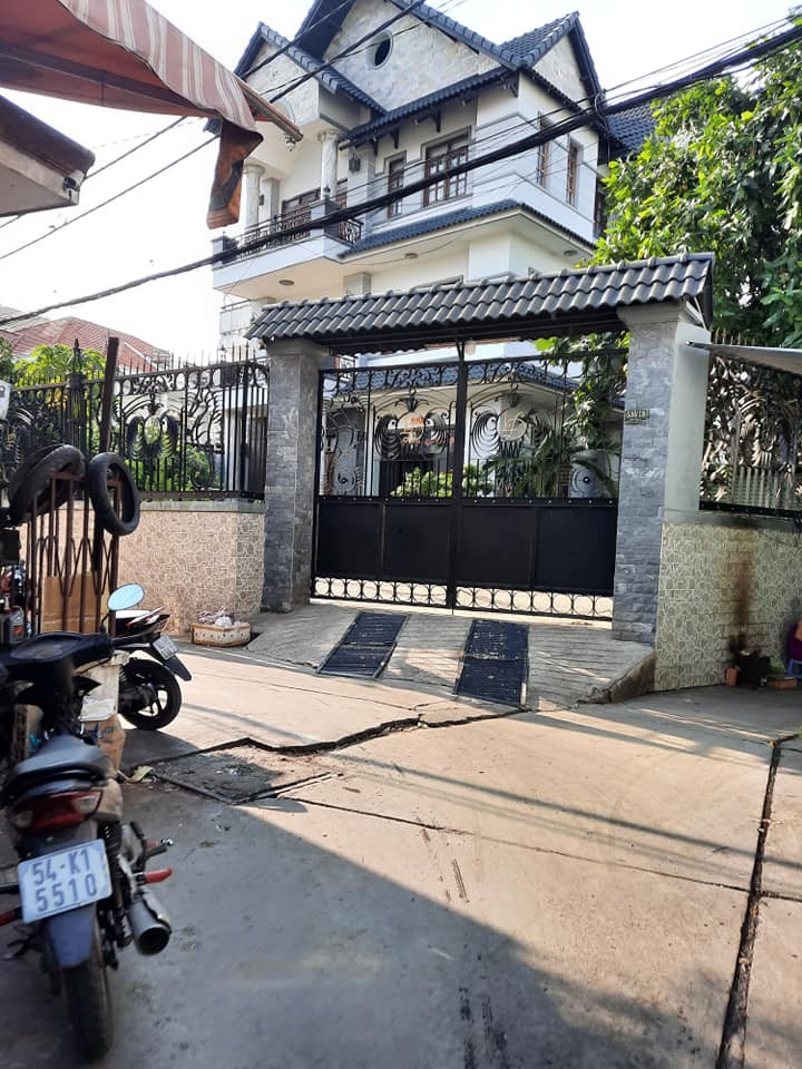 Bán nhà ngộp ngân hàng, hẻm xe hơi đường Tỉnh Lộ 10, Bình Tân, dt 90m2, cấp 3, giá 4,4 tỷ
