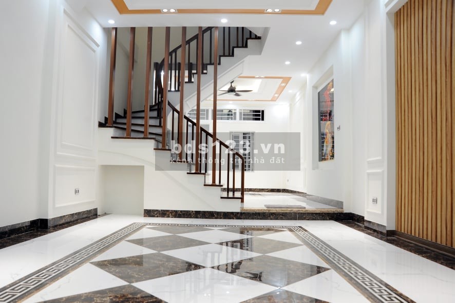 Cần Bán Nhà Khúc Thừa Dụ, Ôtô Đỗ Cửa, DT 60m2 x 5 Tầng, Giá 7.2 Tỷ.