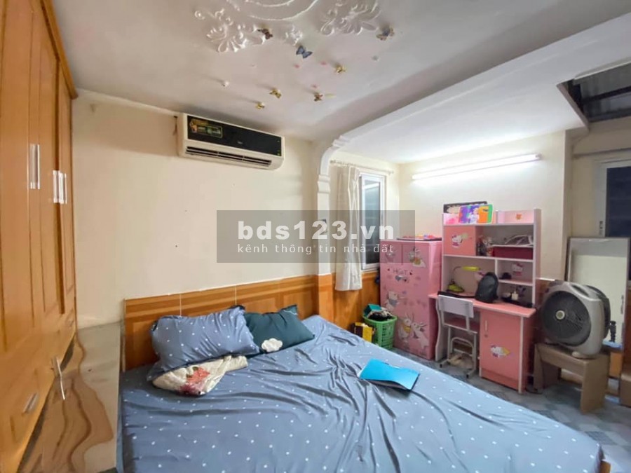 Bán nhà gần Khâm Thiên lô góc 4 tầng đúc kiên cố, giá 1.25 tỷ, LHCC