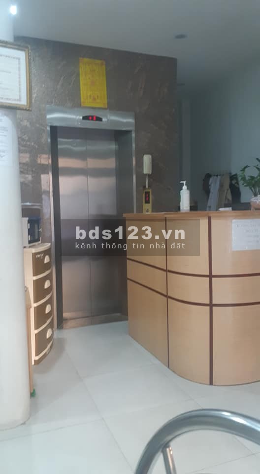 Bán nhà phố Lý Thường Kiệt Quận Hoàn Kiếm, dt 55m2, 5 tầng, thang máy, lô góc, 3 mặt thoáng