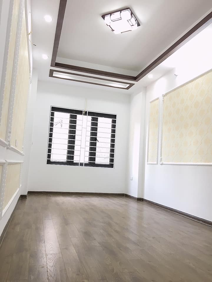 Bán gấp nhà Thạch Bàn, Long Biên, 30m2 x 5 Tầng x 2 tỷ 400, oto cách nhà 50m, Liên hệ 0944267031
