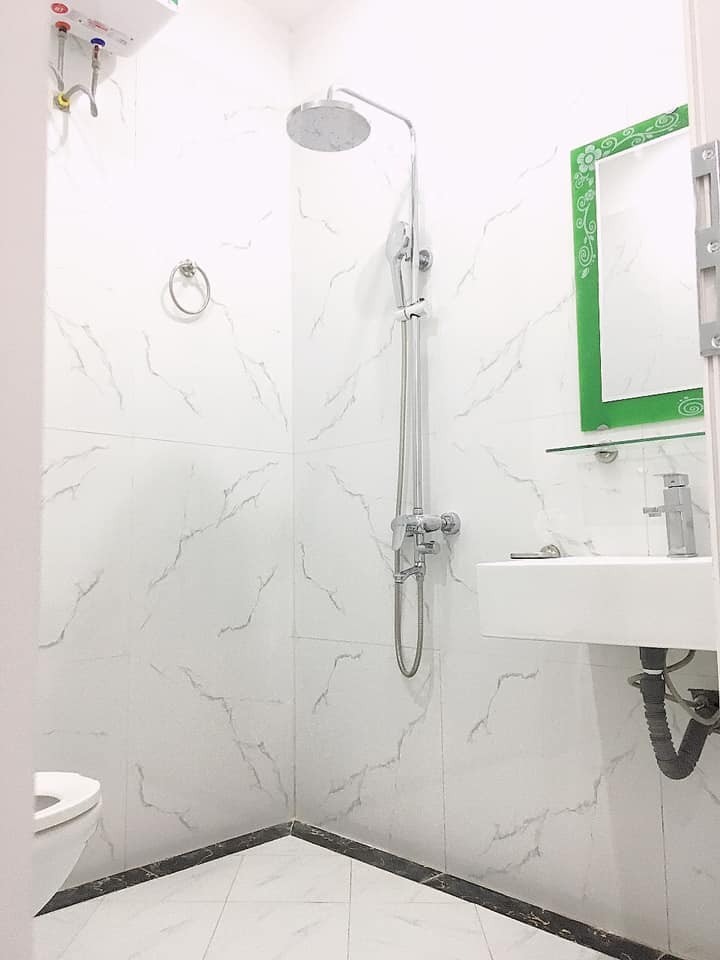 Bán gấp nhà Thạch Bàn, Long Biên, 30m2 x 5 Tầng x 2 tỷ 400, oto cách nhà 50m, Liên hệ 0944267031