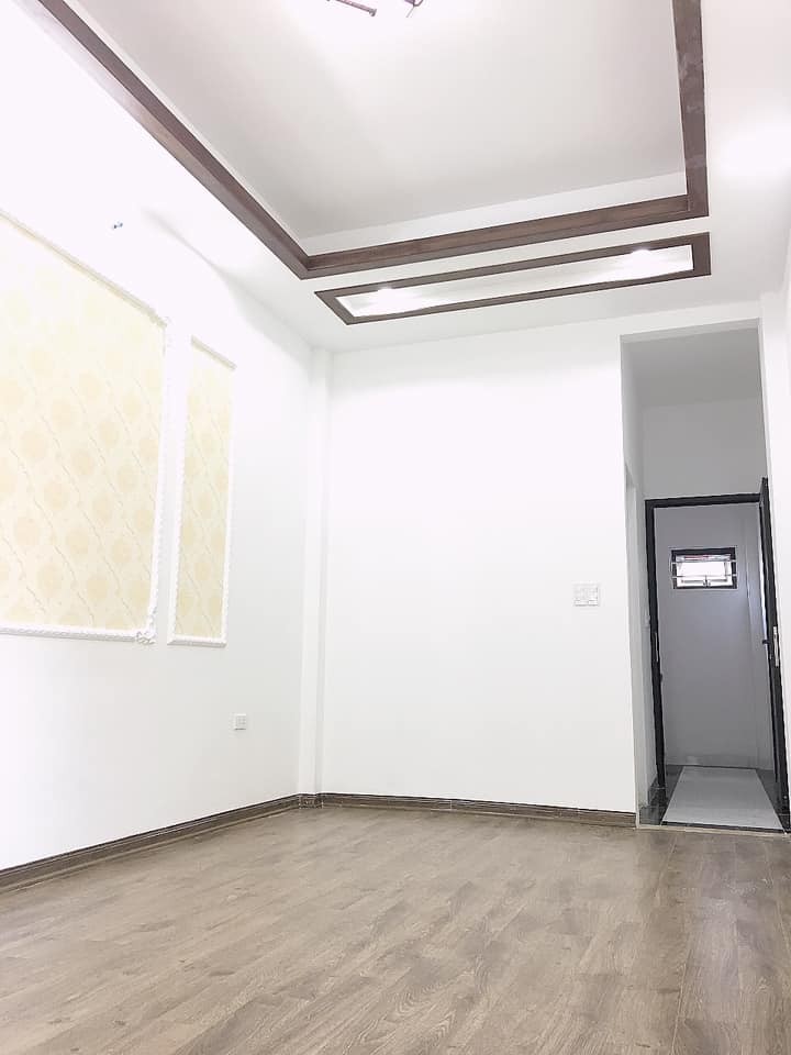 Bán gấp nhà Thạch Bàn, Long Biên, 30m2 x 5 Tầng x 2 tỷ 400, oto cách nhà 50m, Liên hệ 0944267031