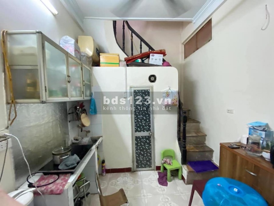 Bán nhà gần Khâm Thiên lô góc 4 tầng đúc kiên cố, giá 1.25 tỷ, LHCC