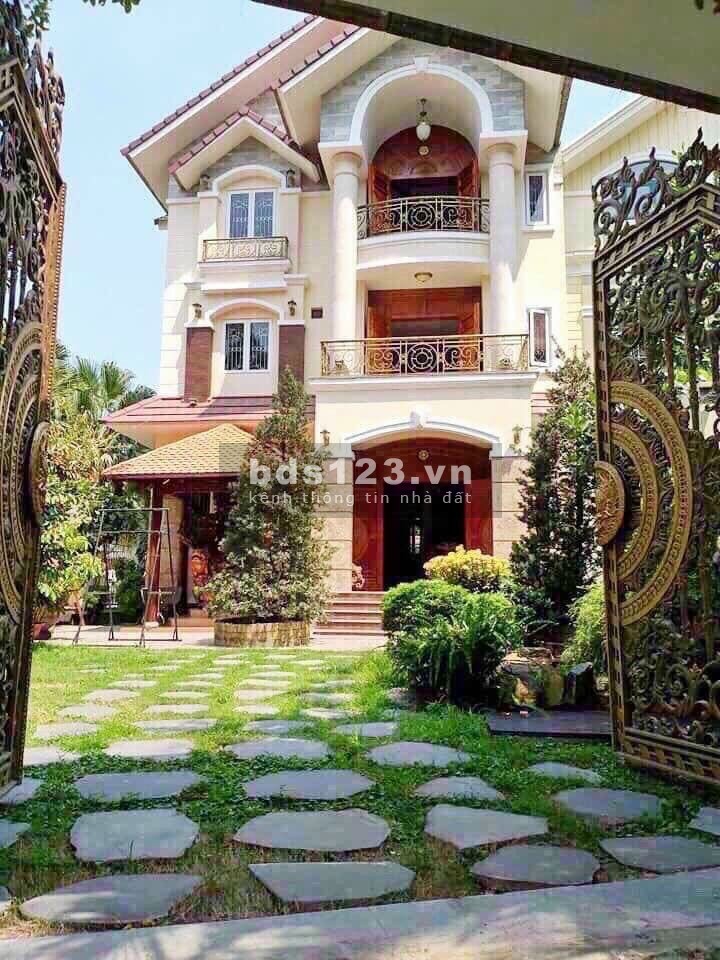 Mặt đường Trần Hưng Đạo, khu nhà vườn, gần 9000m, ngang 68m, Phường 5, Thành phố Cà Mau, giá chỉ 65 tỷ.