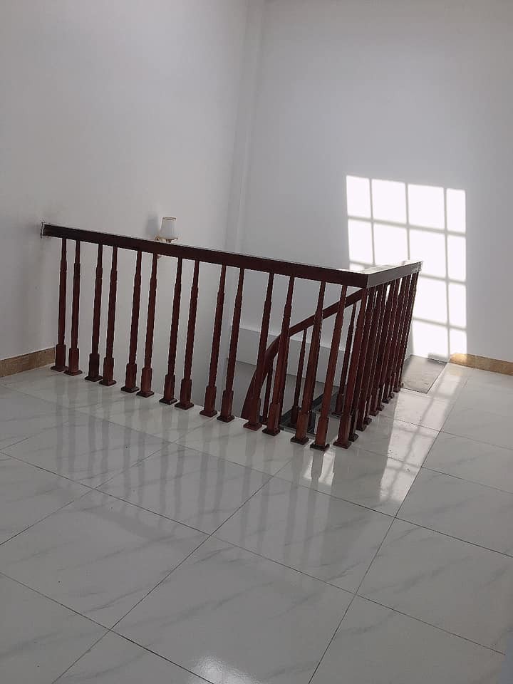 Bán gấp nhà Thạch Bàn, Long Biên, 30m2 x 5 Tầng x 2 tỷ 400, oto cách nhà 50m, Liên hệ 0944267031