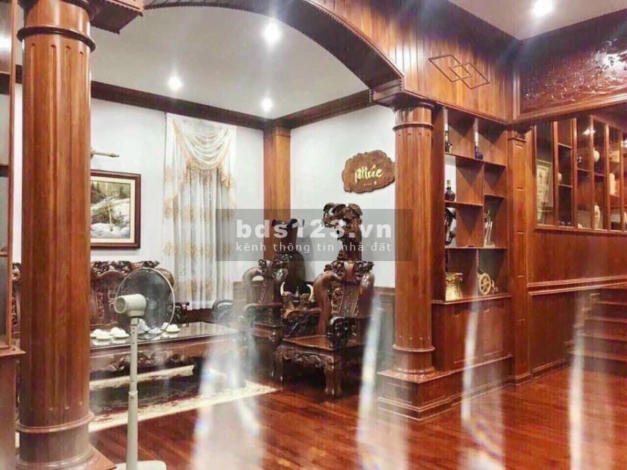 Mặt đường Trần Hưng Đạo, khu nhà vườn, gần 9000m, ngang 68m, Phường 5, Thành phố Cà Mau, giá chỉ 65 tỷ.