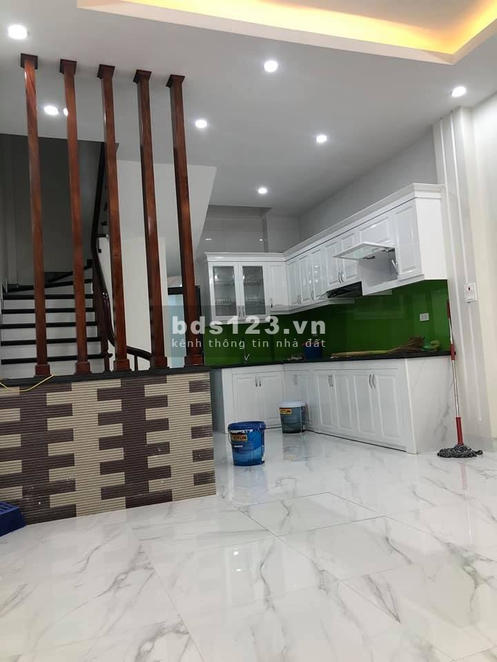 Bán nhà phố 5 tầng phố Tư Đình, Long Biên, ô tô tránh 15m, ở luôn, ảnh thật, dt 32m2, nhỉnh 3 tỷ