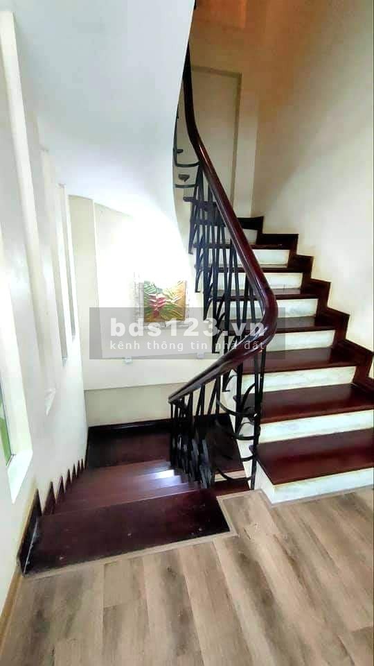 Chính chủ bán nhà Trung tâm Quận Thanh Xuân, Hà Nội, nhà đẹp tặng toàn bộ nội thất
