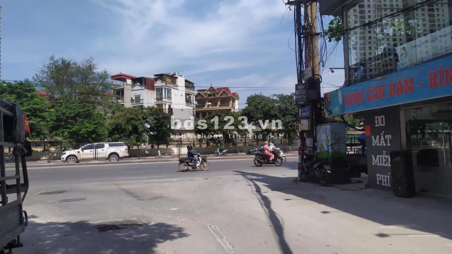 Bán nhà phố Giải Phóng, Hoàng Mai quy hoạch đẹp rạng ngời, đầu tư siêu lời, hiệu suất đỉnh. Diện tích 97m2, 3 tầng, mặt tiền 4.1m, giá 12.5 tỷ