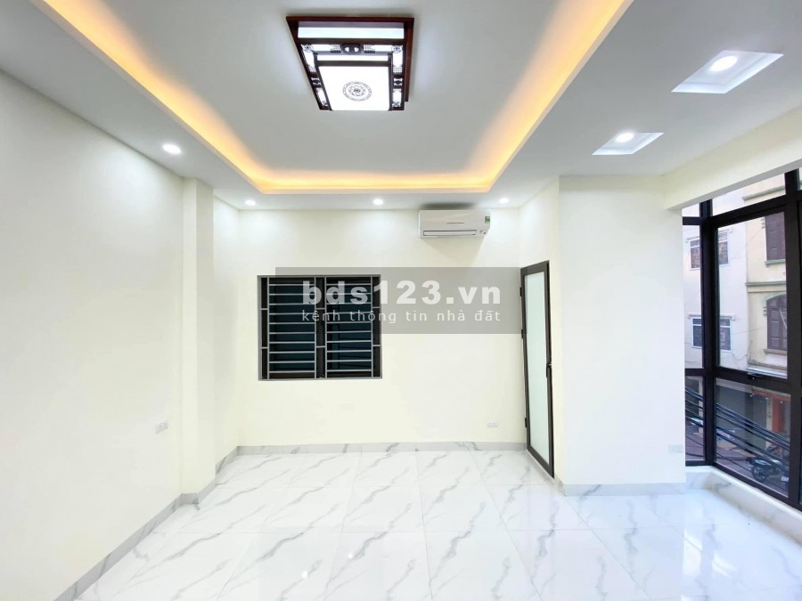 Bán nhà Đại Cồ Việt kinh doanh, ô tô đỗ cửa, lô góc, dt 27m2, 5 tầng, mt 5m, 4.9 tỷ.