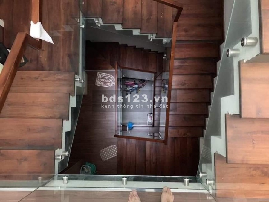 Nhà 4 tầng ô tô ngủ nhà 61M2. Khu Hiếm nhà bán Nguyễn Giản Thanh, Quận 10