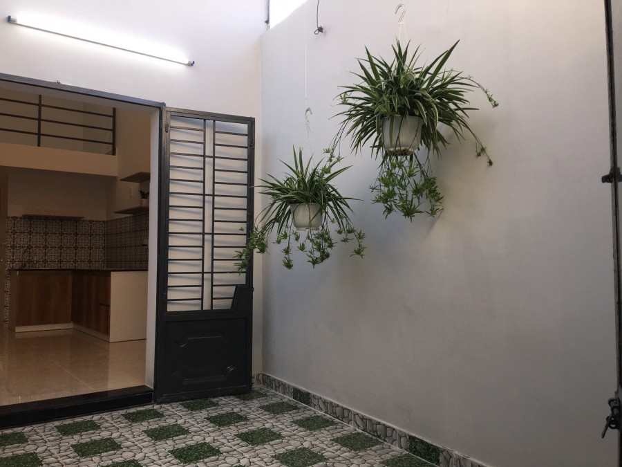 Nhà mới, kiệt 221 Tôn Đản, vị trí gần ngã tư Nguyễn Đình Tứ