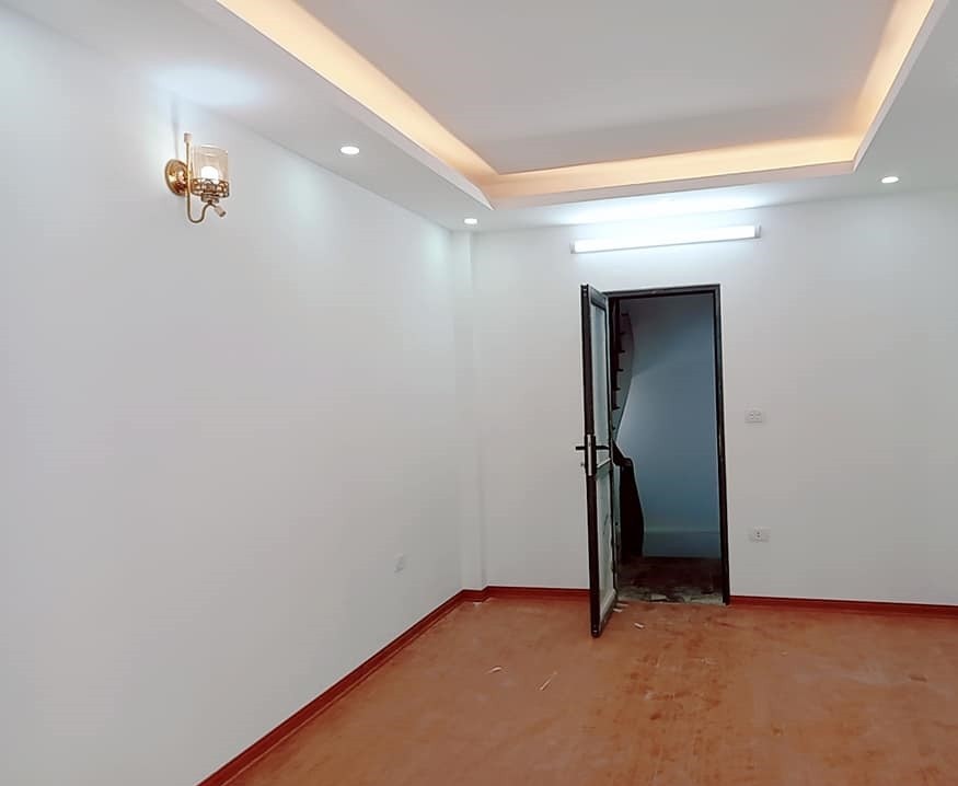 Cần tiền bán gấp nhà Ngô Gia Tự, Long Biên, 43m2 x 4 tầng x 2 tỷ 9 Liên hệ 0944267031