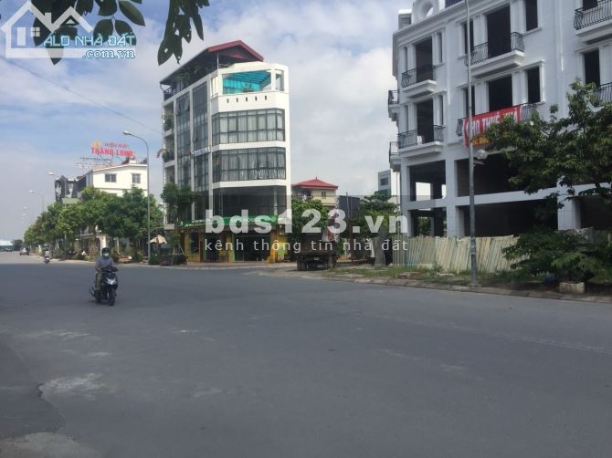 Cho thuê tòa nhà VP Trâu Quỳ -6 tầng Lô góc 88m2 Thành Trung, liên hệ 0982852808