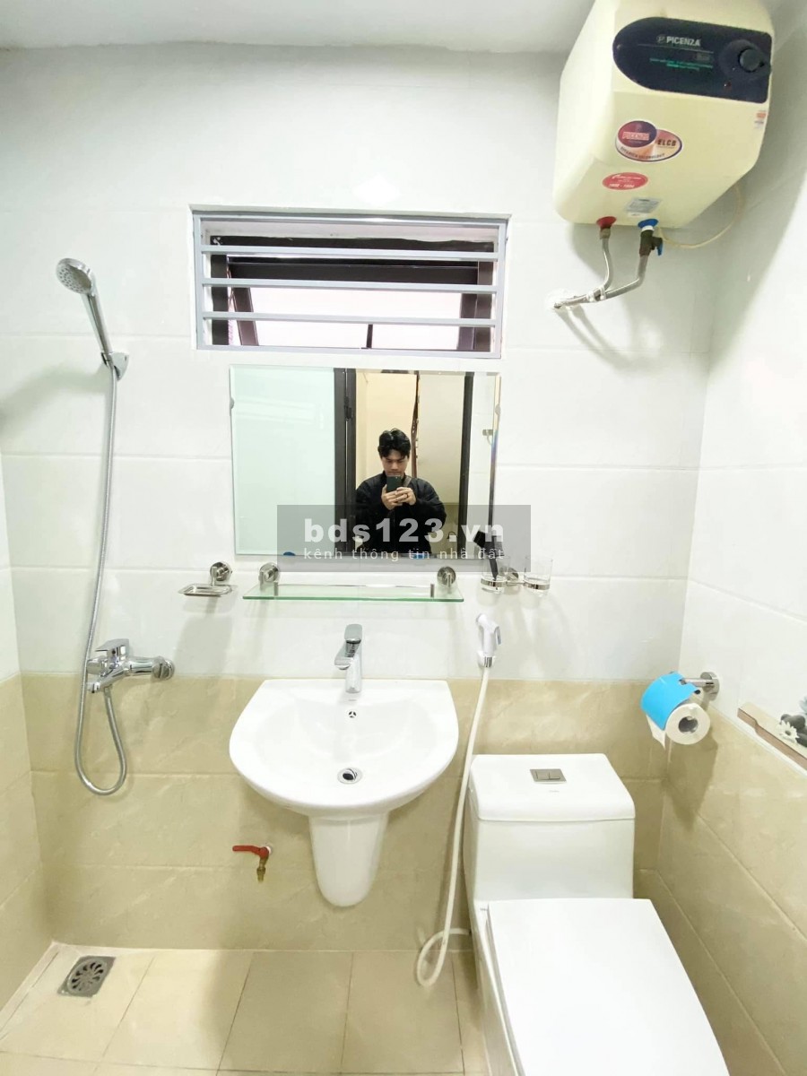 Bán nhà Đại Cồ Việt kinh doanh, ô tô đỗ cửa, lô góc, dt 27m2, 5 tầng, mt 5m, 4.9 tỷ.