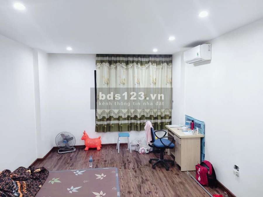 Chỉ 2.6 tỷ có luôn căn 5 tầng 40m2, 3 ngủ, mt 4m ngay UBND huyện Thanh Trì