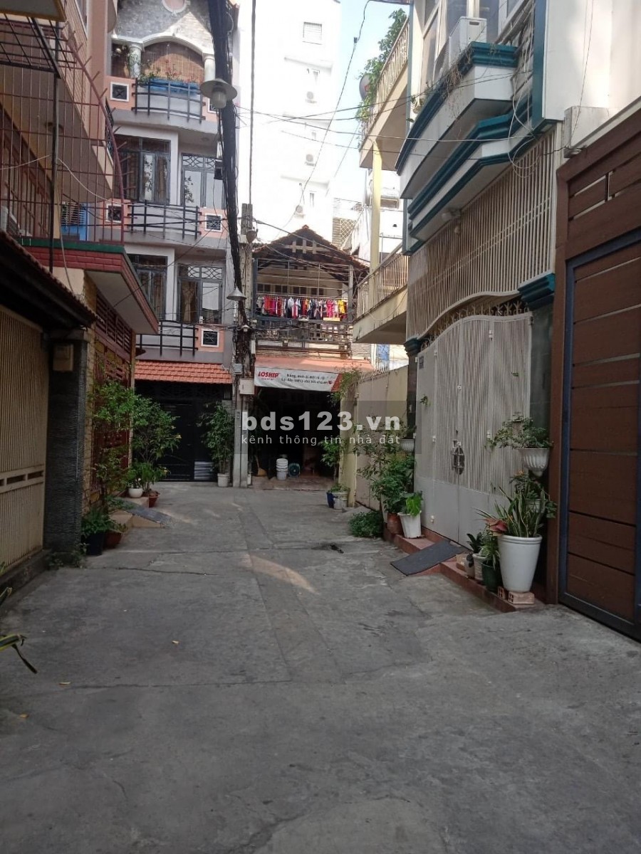 Nhà 4 tầng ô tô ngủ nhà 61M2. Khu Hiếm nhà bán Nguyễn Giản Thanh, Quận 10