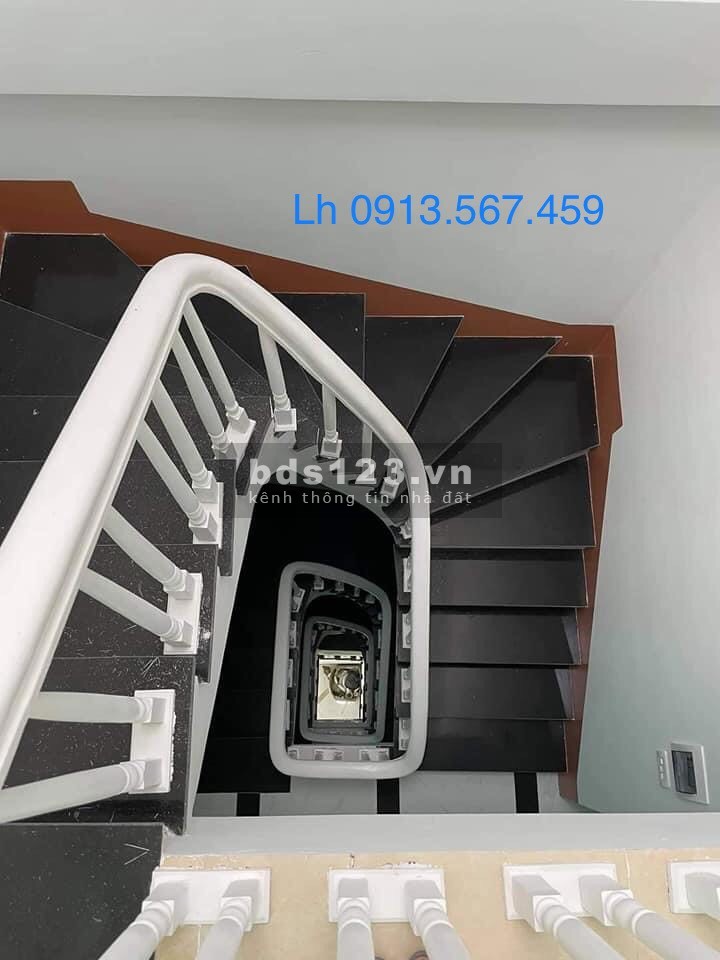 Nhà đẹp hiện đại Gara ô tô thang máy 75m2 x 5 tầng Giá 6.2 tỷ