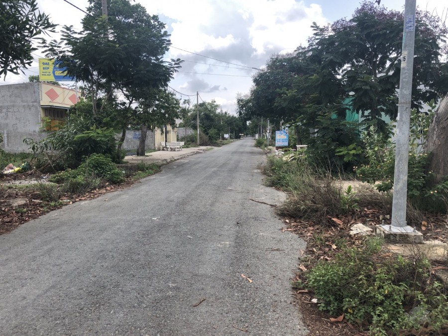 Bán Đất 300 m2 khu dân cư 512 Nguyễn Văn Tạo Có 12 phòng trọ đường 12 m.
