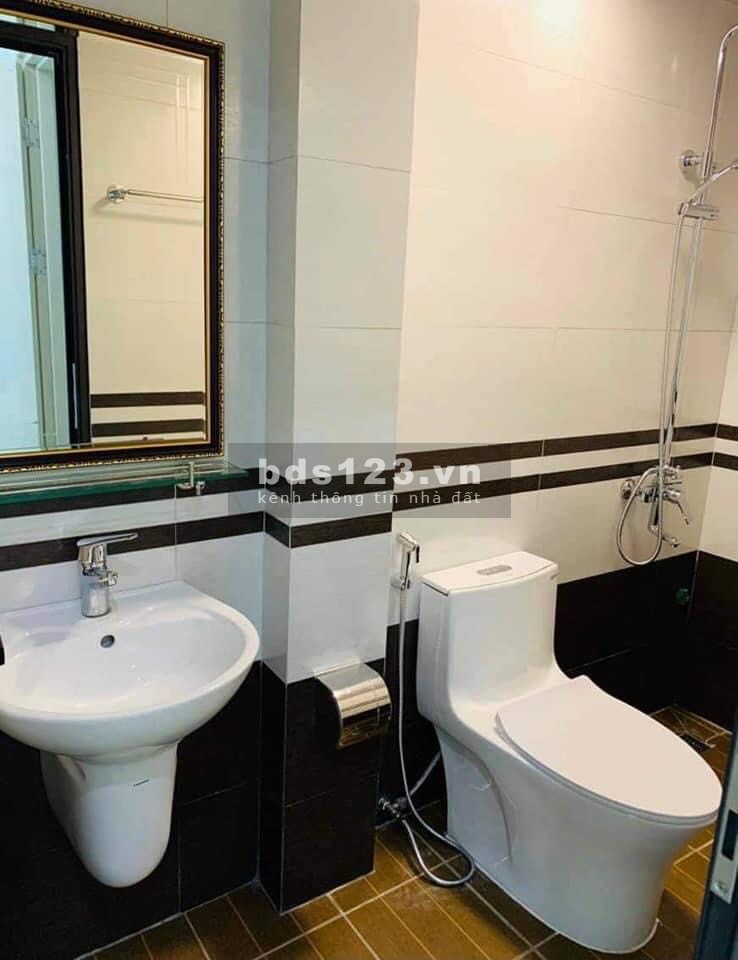 Nhà đẹp hiện đại Gara ô tô thang máy 75m2 x 5 tầng Giá 6.2 tỷ