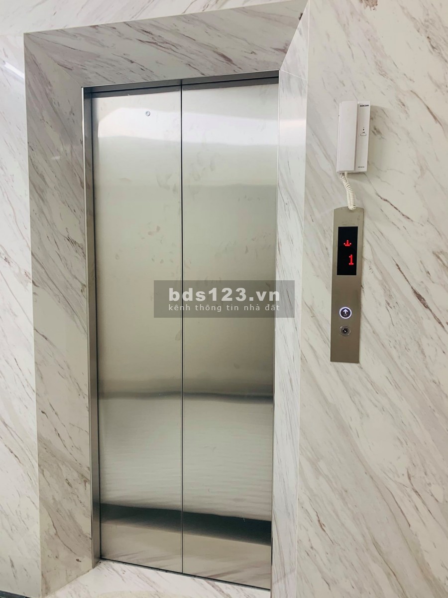 Nhà mới đẹp long lanh, thang máy, ô tô tránh Ngọc Thuỵ, giá 7.2 tỷ, lh 0922346363