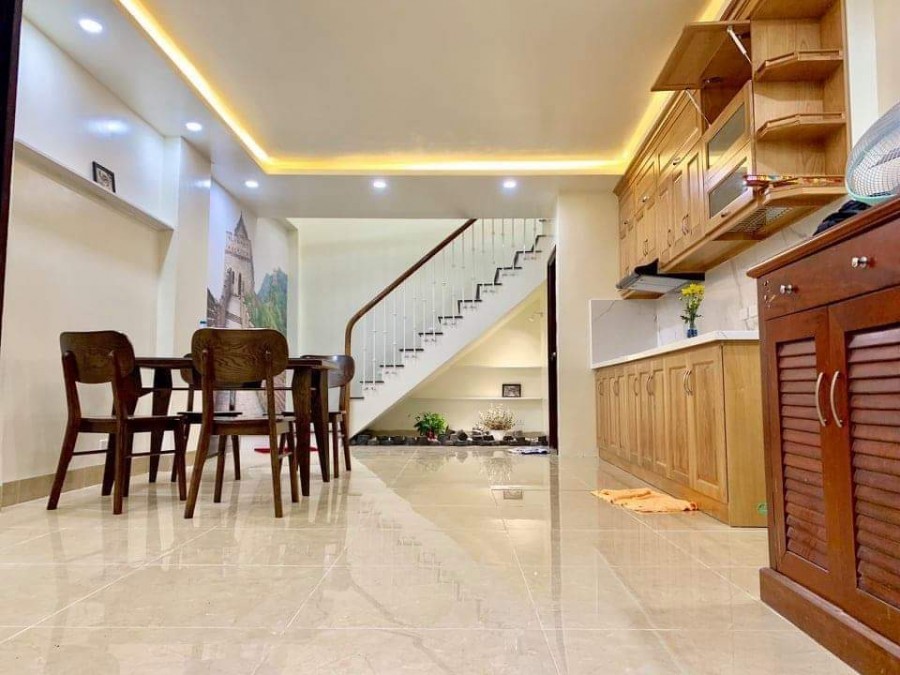 Cần bán nhà trung tâm Mỹ Đình- nhà mới, nội thất sang xịn- sổ đỏ nở hậu