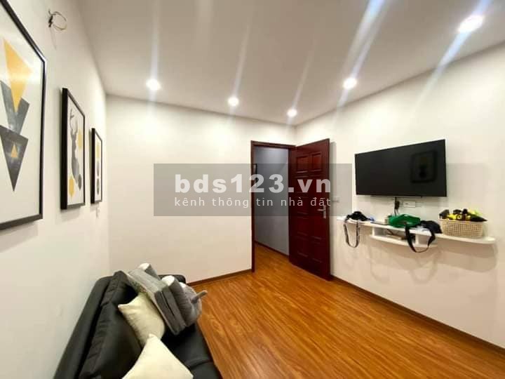 Bán nhà Phố Trạm, có 1 0 2 ,an sinh đỉnh dt 48m2 giá nhỉnh 3 tỷ