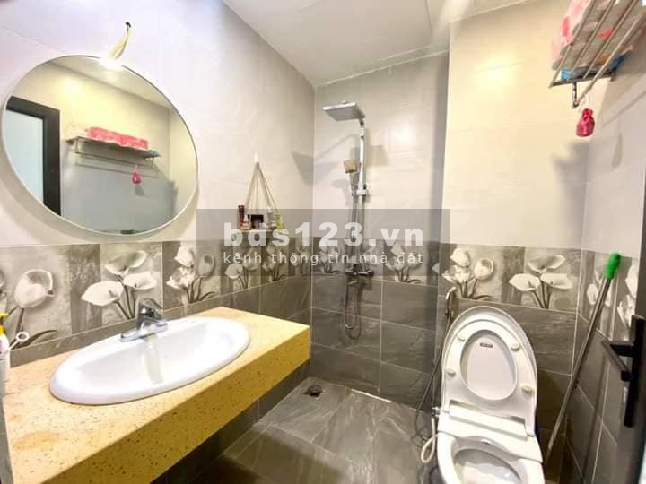 Bán nhà Phố Trạm, có 1 0 2 ,an sinh đỉnh dt 48m2 giá nhỉnh 3 tỷ