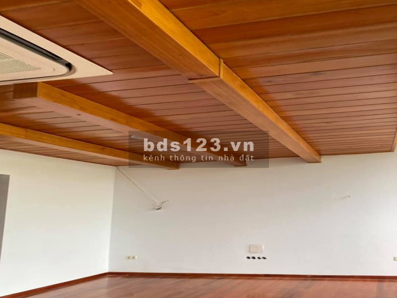 Mặt Hồ Tây nhà 5 tàng đúc, dt 110m2, mt 9m, giá 66 tỷ, khu dân cư