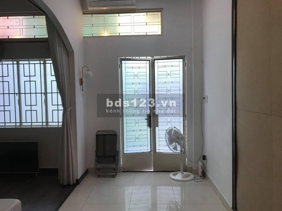 Chỉ 5.2 tỷ có ngay nhà 32m2, đường 3/2, Quận 10, chính chủ 1 đởi, ngang 4.3m sát hẻm 8m, lh 0886880910