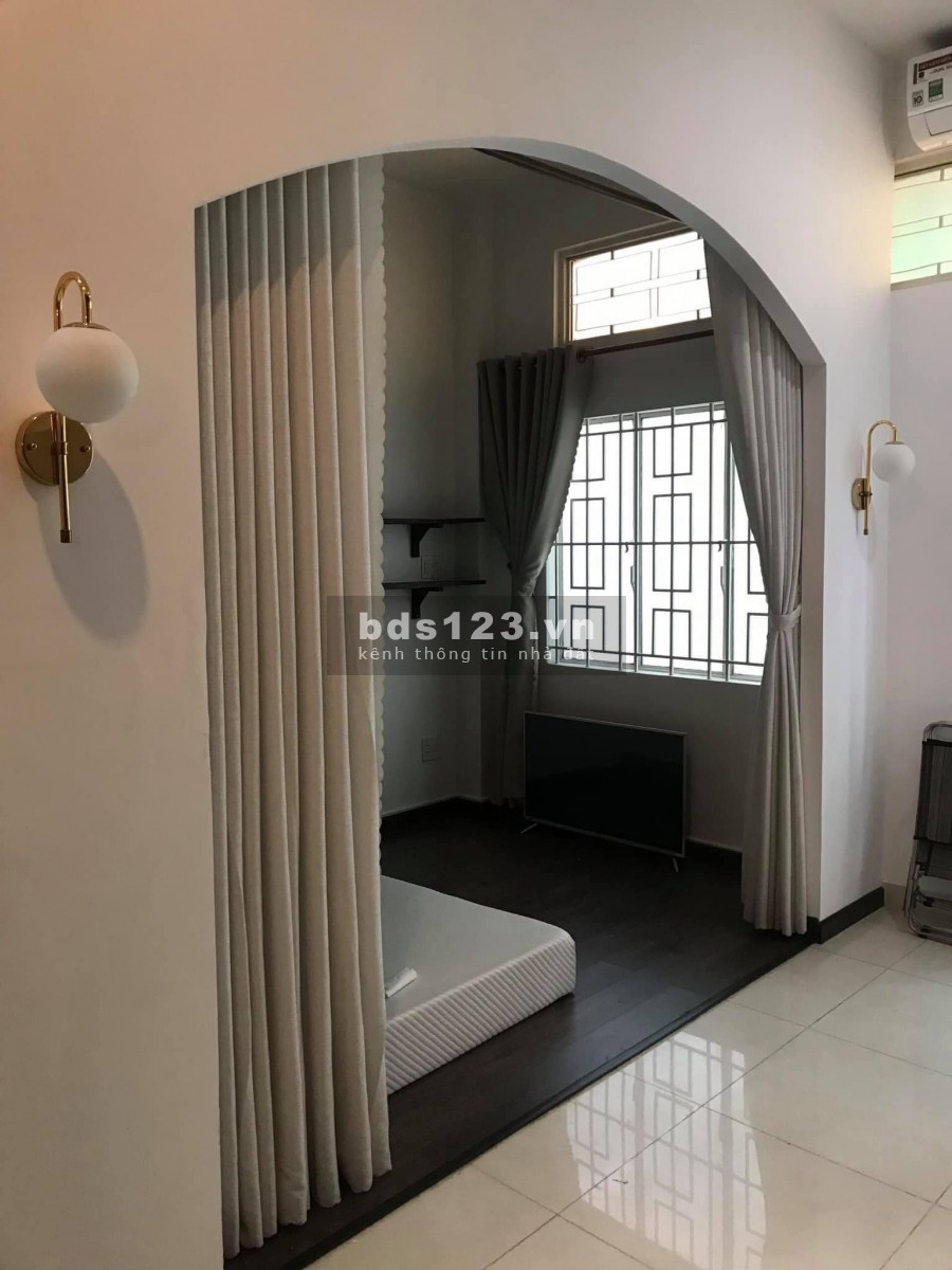Chỉ 5.2 tỷ có ngay nhà 32m2, đường 3/2, Quận 10, chính chủ 1 đởi, ngang 4.3m sát hẻm 8m, lh 0886880910