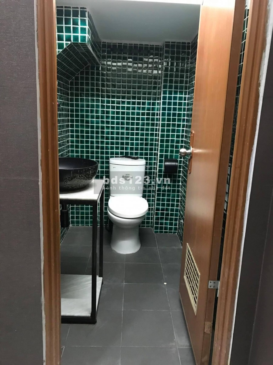 Chỉ 5.2 tỷ có ngay nhà 32m2, đường 3/2, Quận 10, chính chủ 1 đởi, ngang 4.3m sát hẻm 8m, lh 0886880910