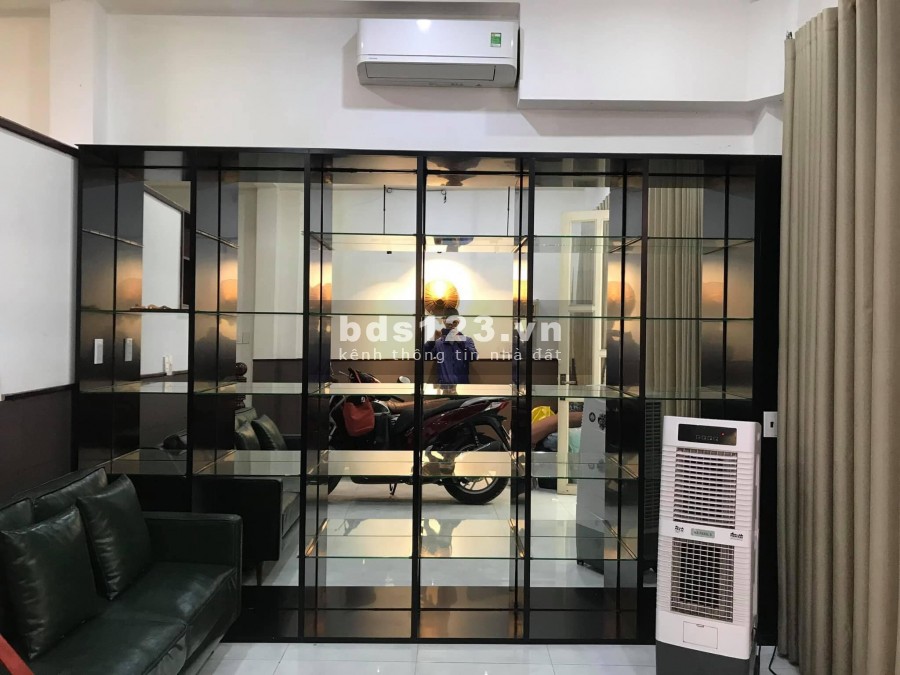Chỉ 5.2 tỷ có ngay nhà 32m2, đường 3/2, Quận 10, chính chủ 1 đởi, ngang 4.3m sát hẻm 8m, lh 0886880910