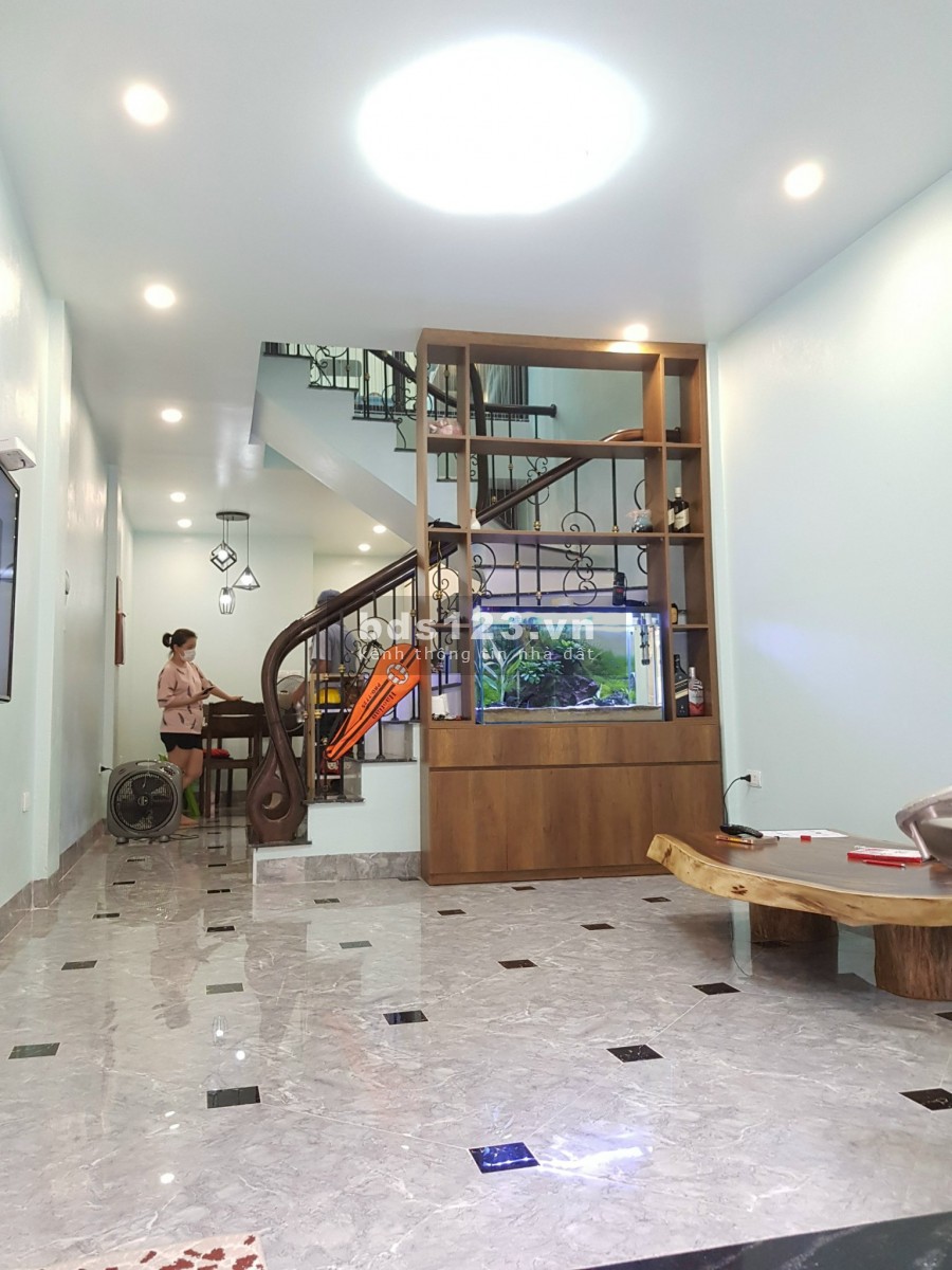 Bán nhà dân tự xây tại Tư Đình, dt 40m2, 3 tầng, nhà thoáng, thiết kế độc dáo, giá 2.85 tỷ