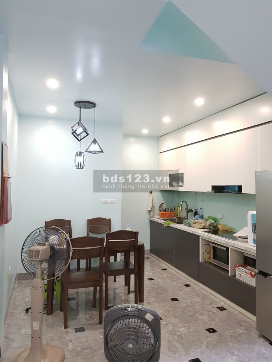 Bán nhà dân tự xây tại Tư Đình, dt 40m2, 3 tầng, nhà thoáng, thiết kế độc dáo, giá 2.85 tỷ