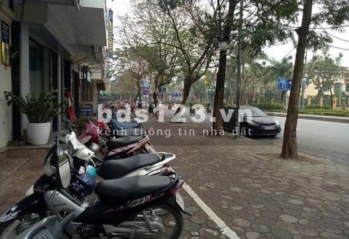 Bán nhà mặt phố Hoàng Quốc Việt 130m2 x 4 tầng, mặt tiền 7.5m, vỉa hè rộng. Giá 58 tỷ