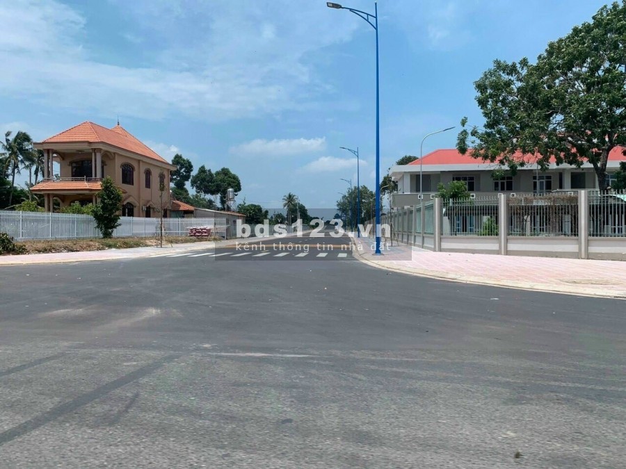 Cần bán lô đất ngay trung tâm hành chính Đất Đỏ, diện tích 125m2, giá bán 1 tỷ có thương lượng