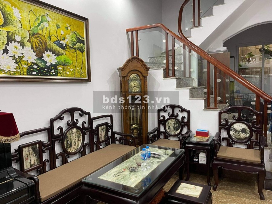 Lạc Long Quân, 44m2x3.84mMT, nhà mới cứng, Giá 5.5 tỷ.