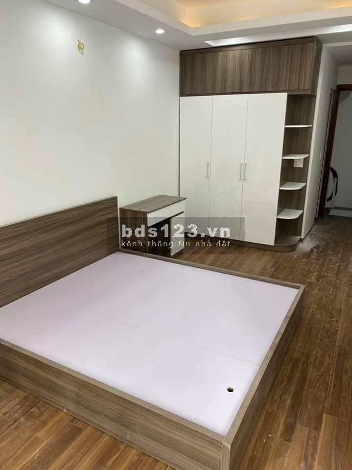 Lô góc nhà mới kính koong sổ đẹp, Hoà Bình, Quận Hà Đông, dt 35m2, giá 1.95 tỉ, ngỏ thẳng tấp, 20m ra đường ô tô tránh