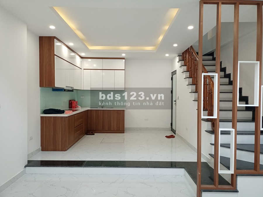 Bán nhà quận Thanh Xuân HN dt 40m2, 4 tầng, ô tô lô góc lh: 0949859898