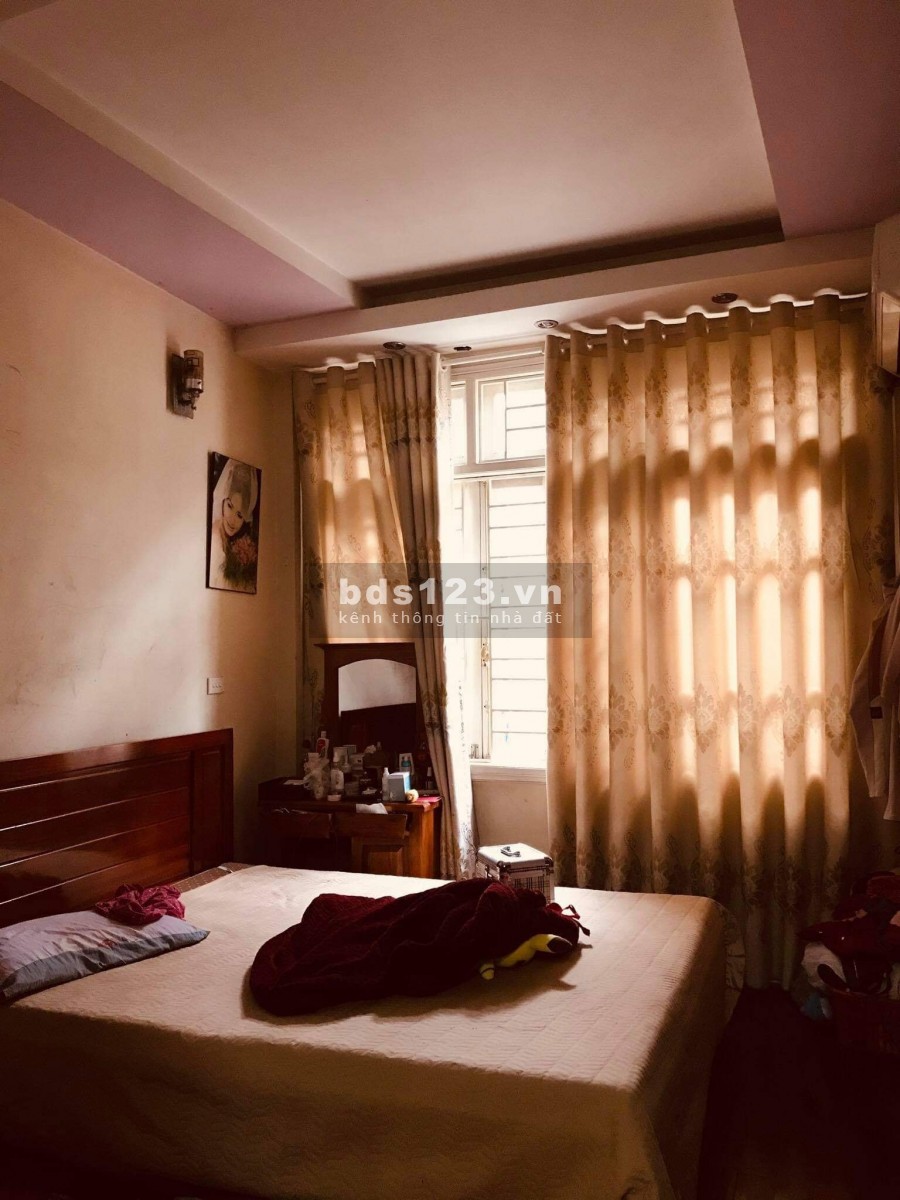 Bán nhà quận Thanh Xuân HN dt 40m2, 4 tầng, ô tô lô góc lh: 0949859898