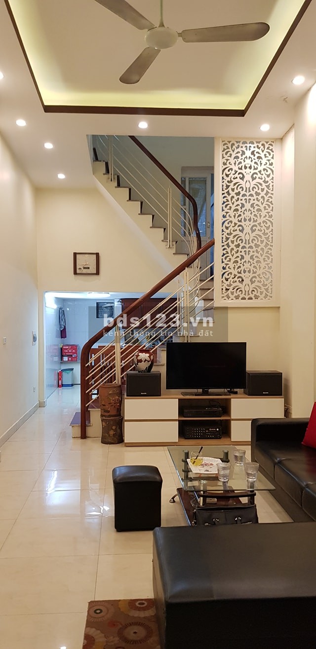 Nhà phố đẹp, ngõ thông tứ tung, ô tô 10m, tiện ích dầy đủ, dtsd 50m2, 4 tầng, giá 3 tỷ