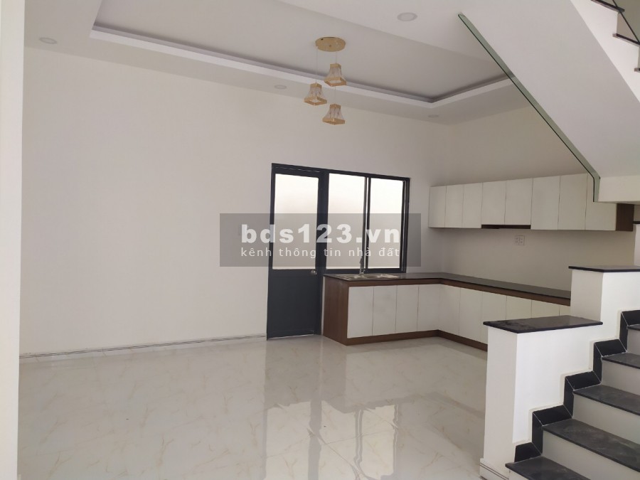 Bán căn nhà bên Phước Lý Long An đường 835b, sổ hồng riêng