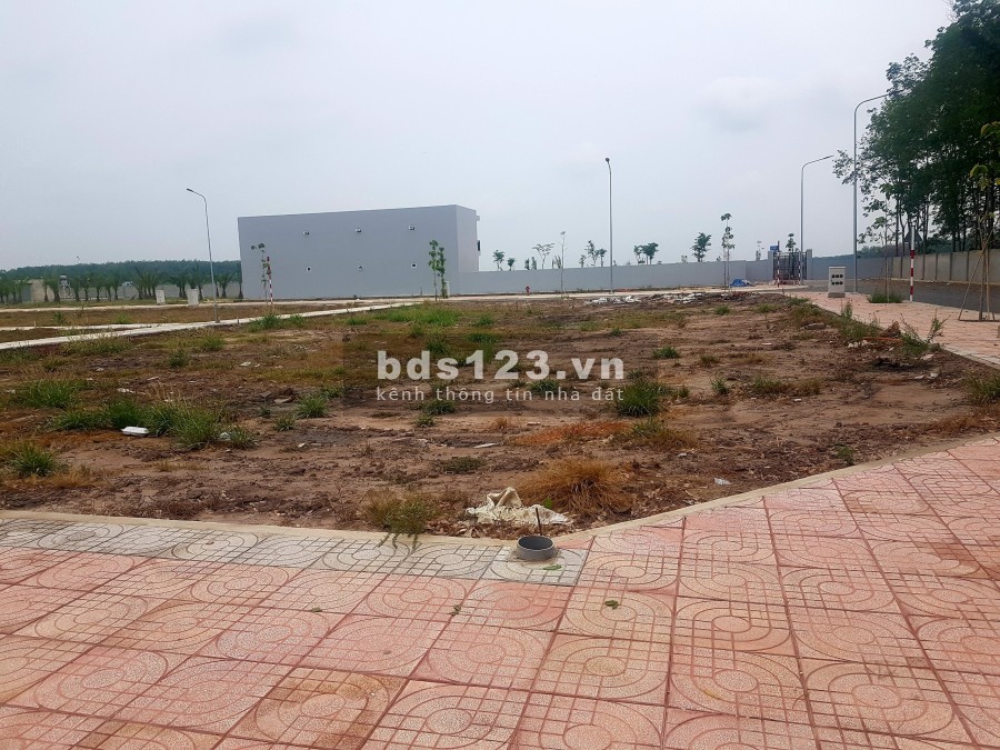 Cần bán 2 lô góc ví trí đẹp tại mặt tiền DT750 SHR