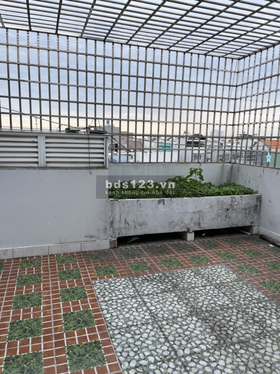 Nhà Tân Sơn Nhì, 1 trệt, 2 lầu, thượng, nhà rông 4 PN, 4WC
