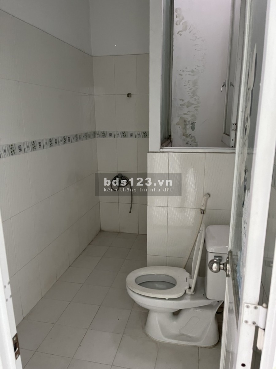 Nhà Tân Sơn Nhì, 1 trệt, 2 lầu, thượng, nhà rông 4 PN, 4WC